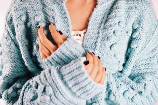 Comment choisir un cardigan en cachemire pour ajouter une touche luxe à une tenue casual?