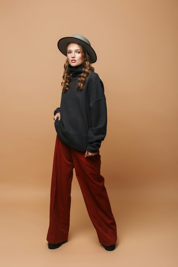 Le pantalon large pour femme : l'incontournable dans son dressing